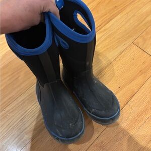 DSG Kids Black Boots with Blue Trim size 1